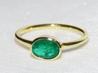 smaragdring kaufen als Symbol für Liebe, Treue und Harmonie