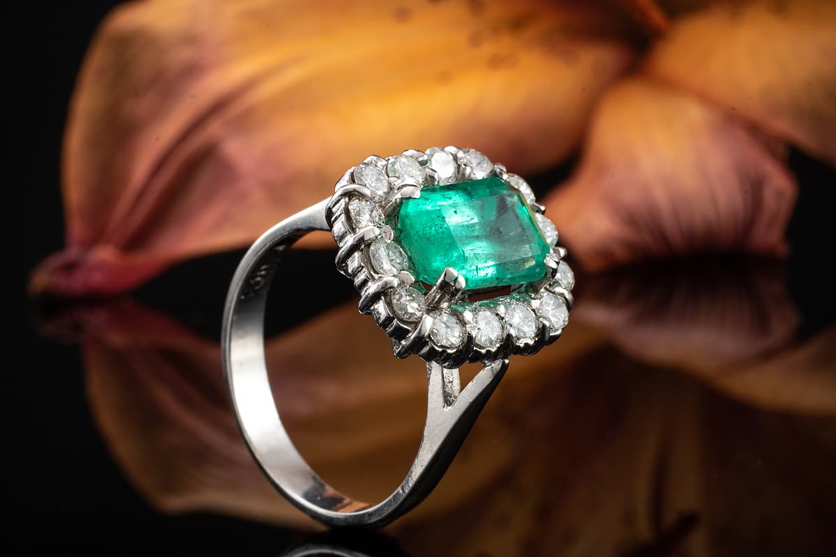 smaragdring kaufen als Symbol für Liebe, Treue und Harmonie