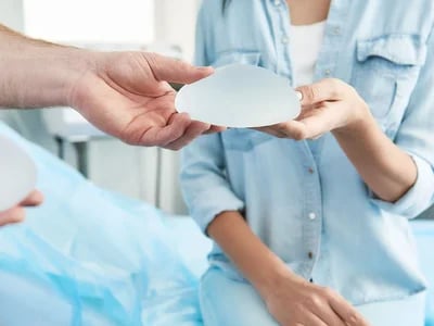 Bauchdeckenstraffung nach Schwangerschaft: Wie die Operation zu einem flacheren Bauch verhelfen kann