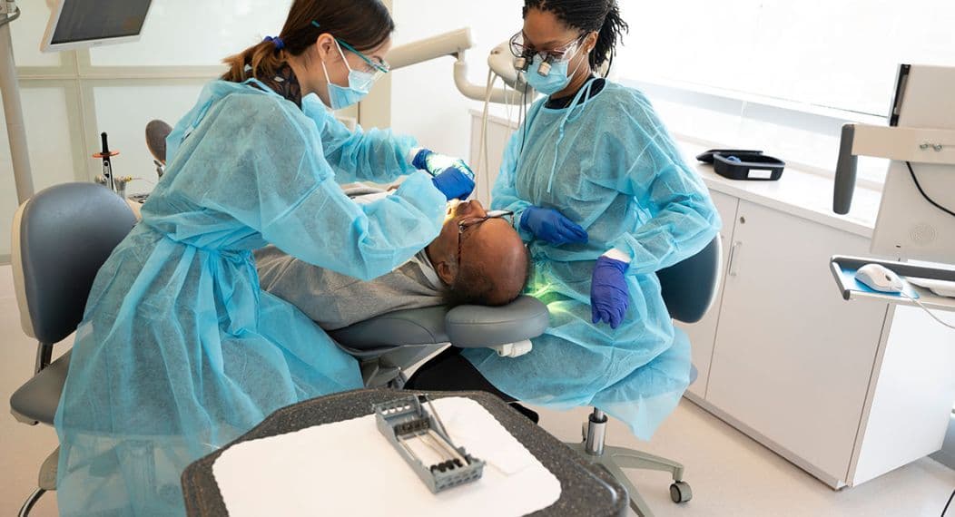 Der Zahnarzt Zürich, der sich auf Veneers spezialisiert hat: Ein neuer Look für Ihr Lächeln