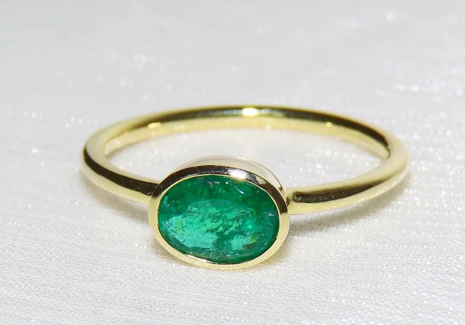 smaragdring kaufen als Symbol für Liebe, Treue und Harmonie
