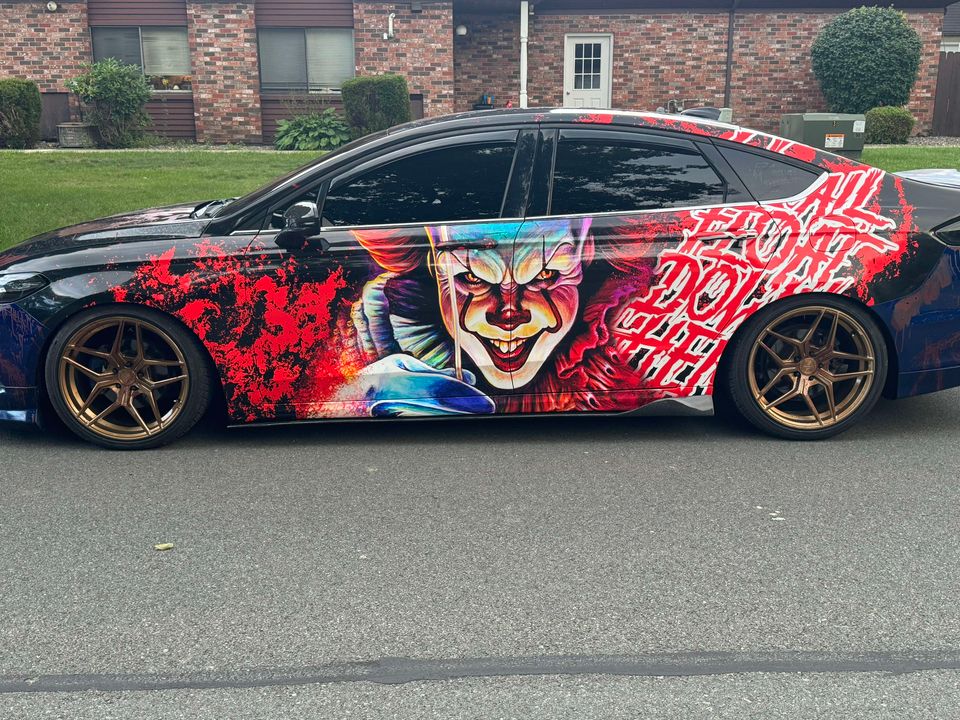 Bringen Sie Ihre Lieblingscharaktere aufs Blech mit anime auto