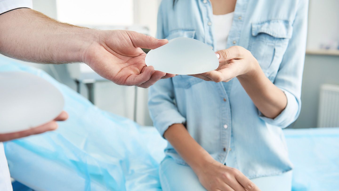Bauchdeckenstraffung nach Schwangerschaft: Wie die Operation zu einem flacheren Bauch verhelfen kann